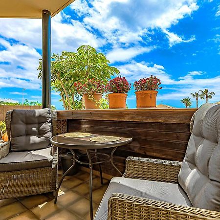 Bamboo Residence Адехе Екстер'єр фото