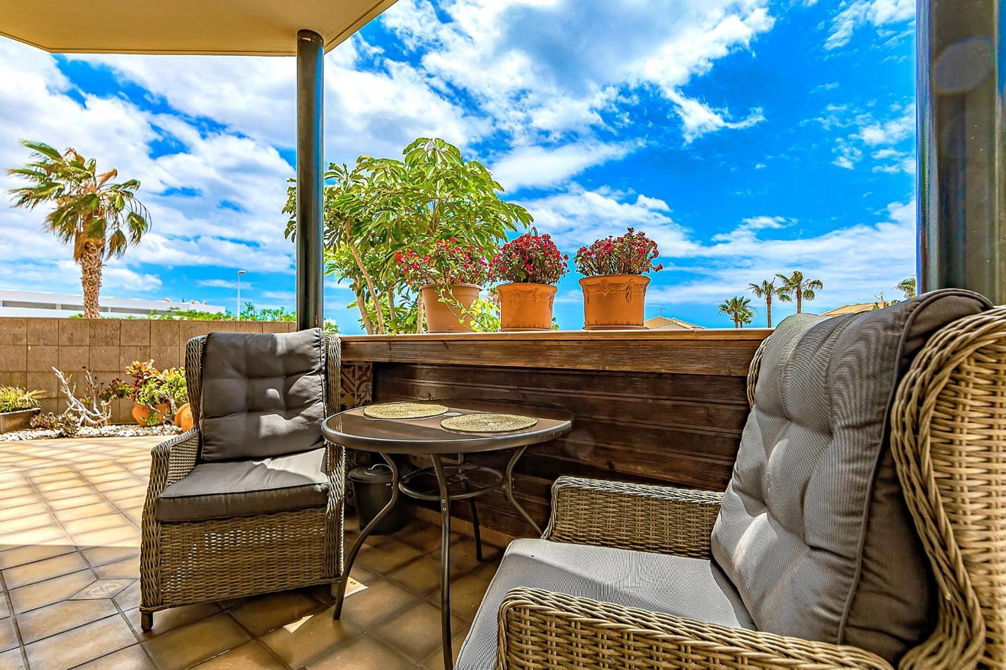 Bamboo Residence Адехе Екстер'єр фото